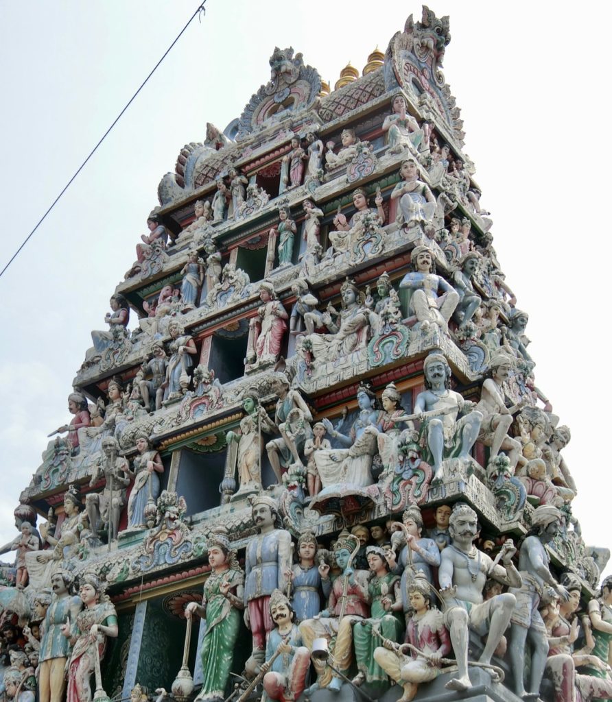 この画像には alt 属性が指定されておらず、ファイル名は ヒンドゥ寺院190815-892x1024.jpg です